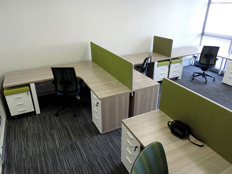 L-shape cluster workstation