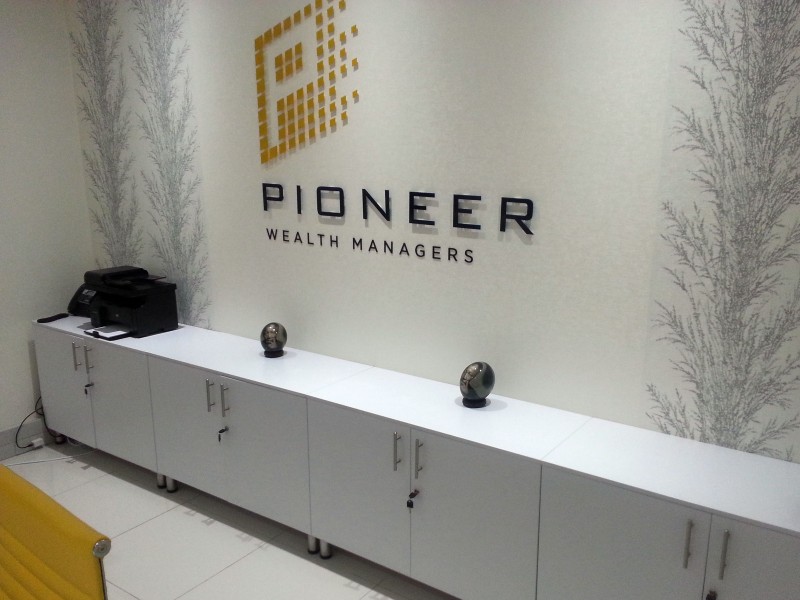 Pioneer Reception Counter in White